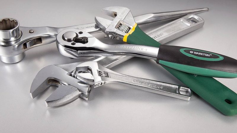 钳工工具材质耐用性解析：如何选择合适的工具